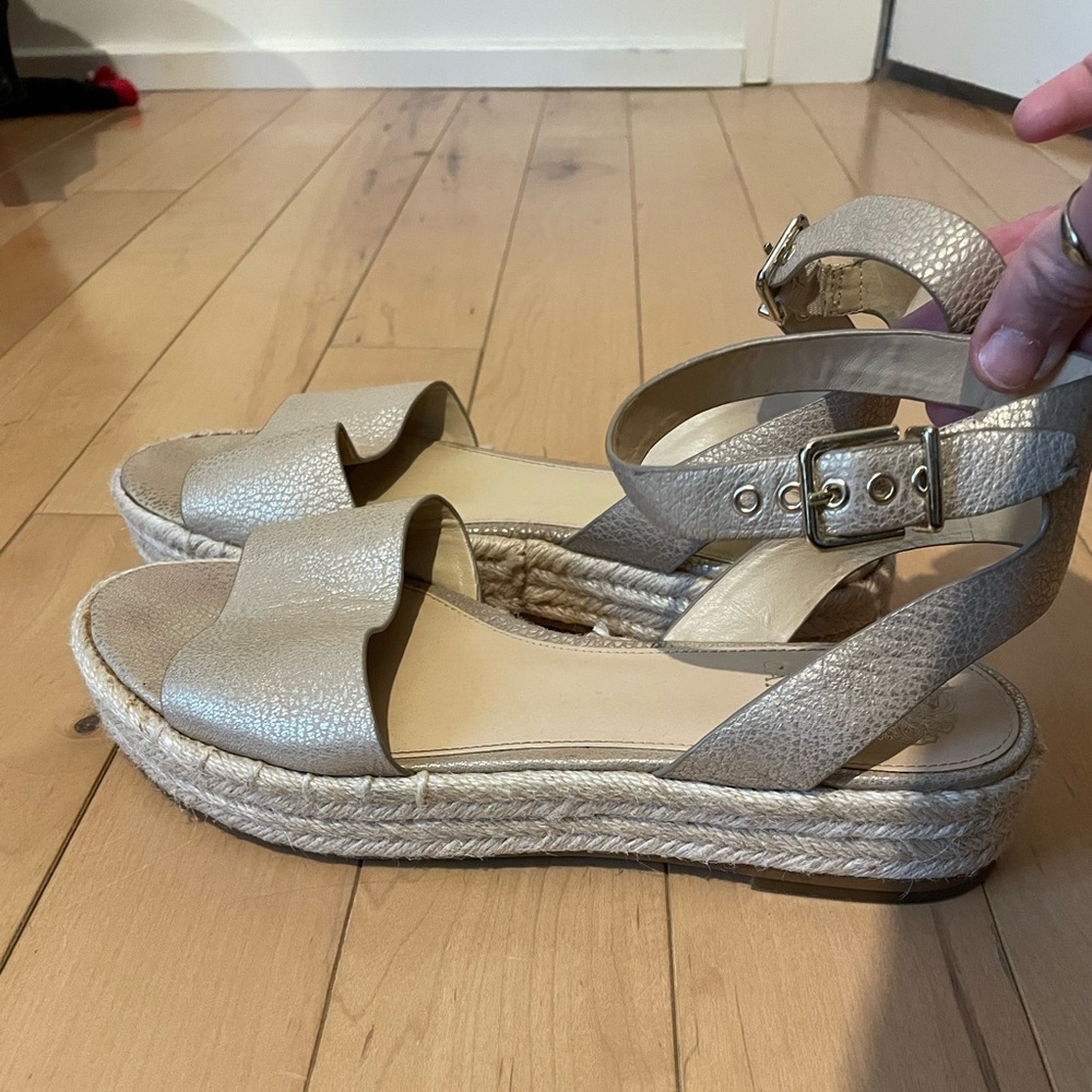 Espradilles in Metallic Beige